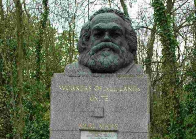 馬克思墓用二維碼 想了解馬克思，來掃一掃吧!