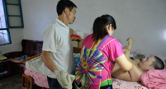 女子帶前夫改嫁  有些苦難是常人無(wú)法想象