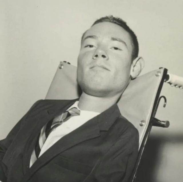 男子躺鐵桶67年 自學(xué)成律師將出書記錄此天下奇聞