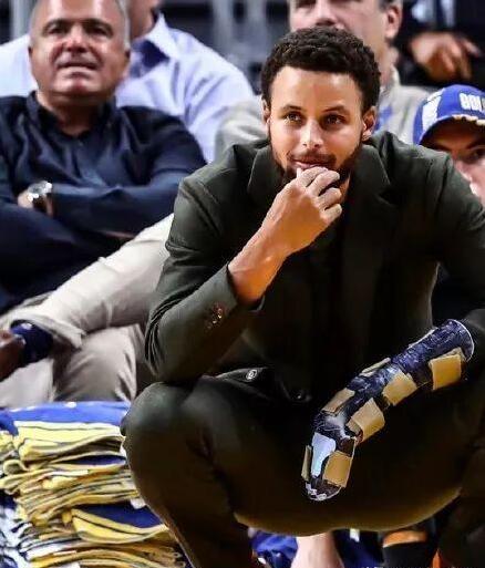 庫里再次接受手術(shù) 移除鋼釘?shù)赡軙?huì)缺席賽季剩余全部比賽